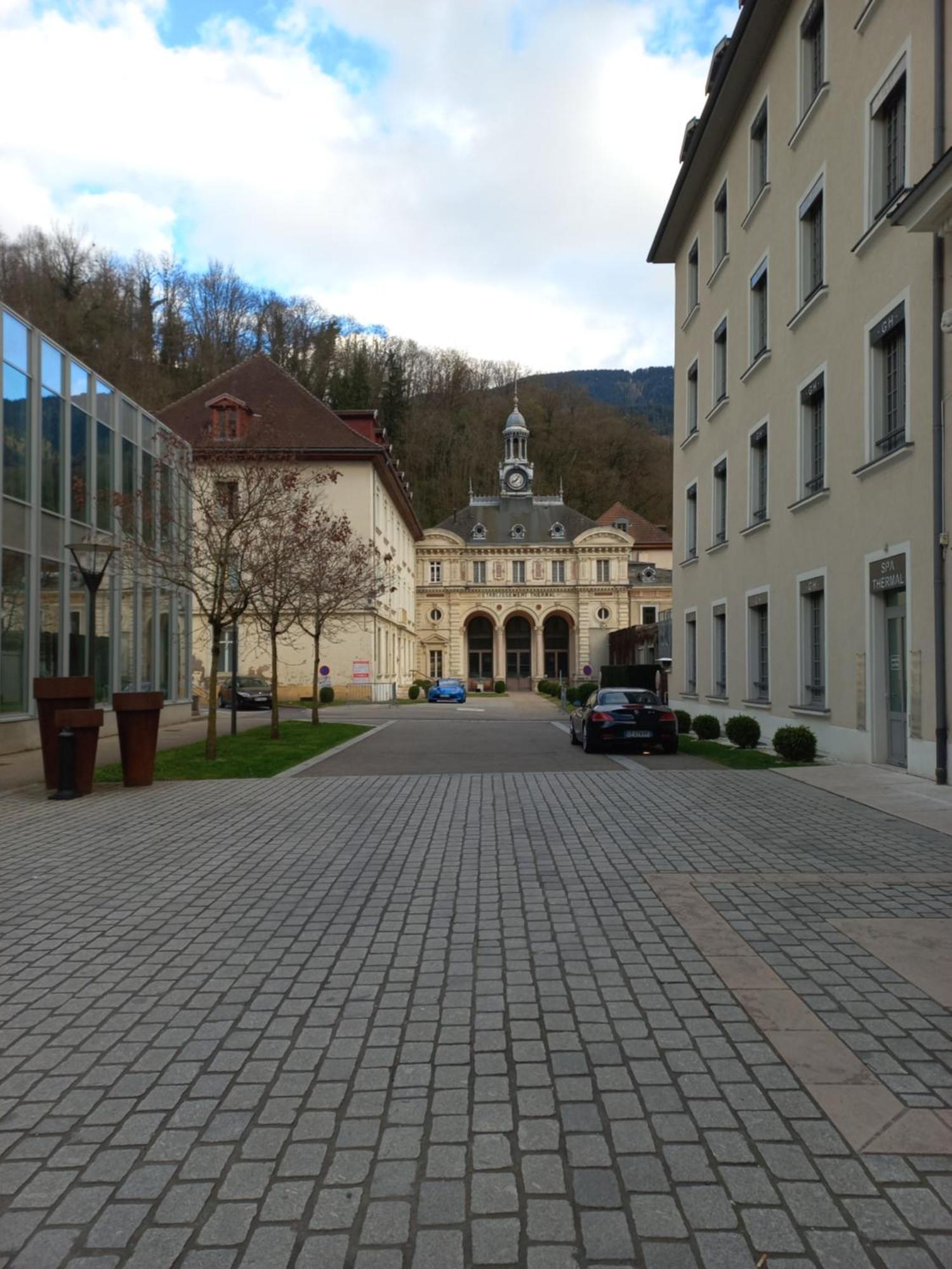 Residence Du Parc Saint-Martin-dʼUriage Exterior foto